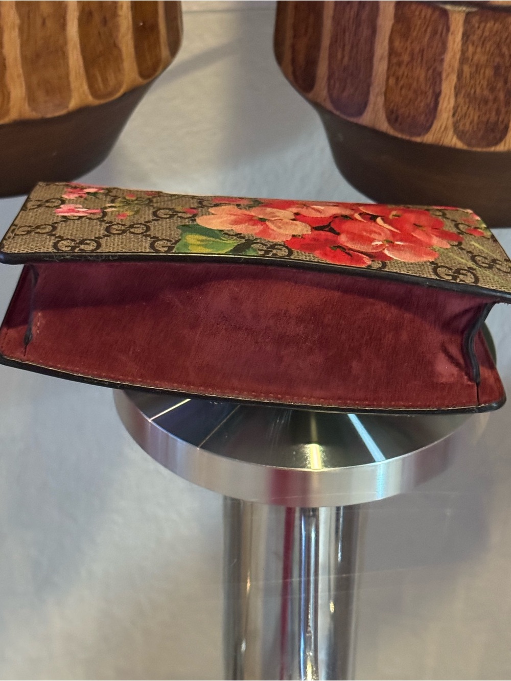 Gucci Floral GG Supreme Crossbody Mini Bag in Beige, Red, Pink - Picture 3 of 15